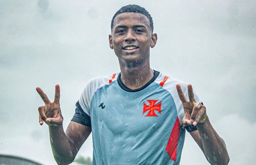 Jovem talento do futsal do Vasco, representando os craques que surgem da base e brilham no salão.